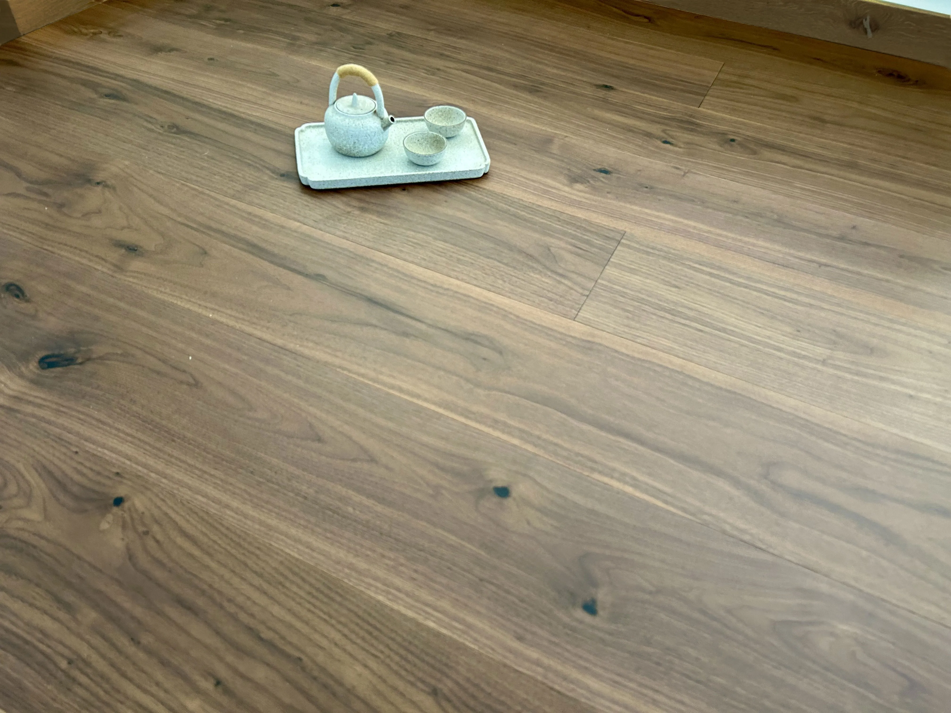 Essential Walnut — vista 2