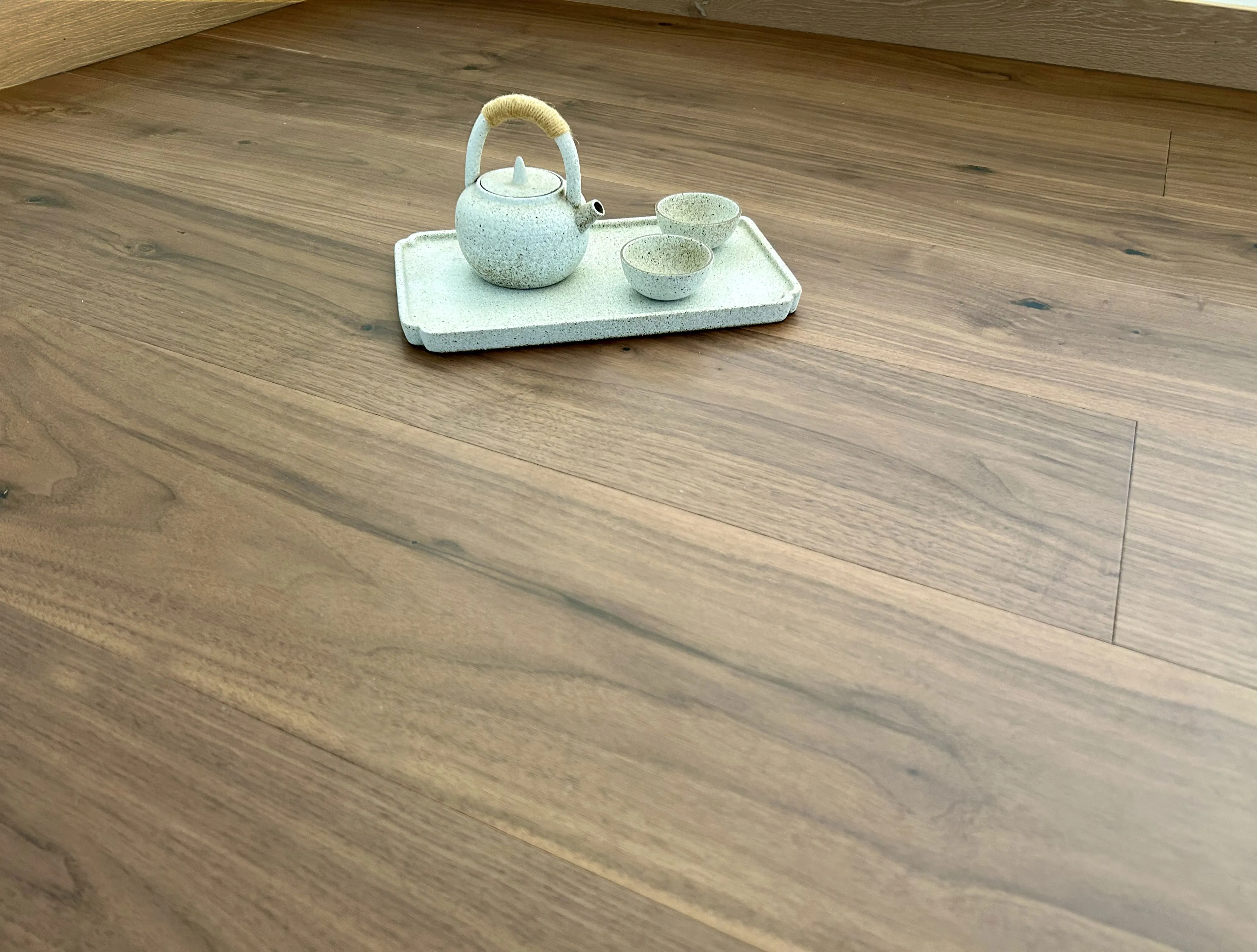 Essential Walnut — vista 3