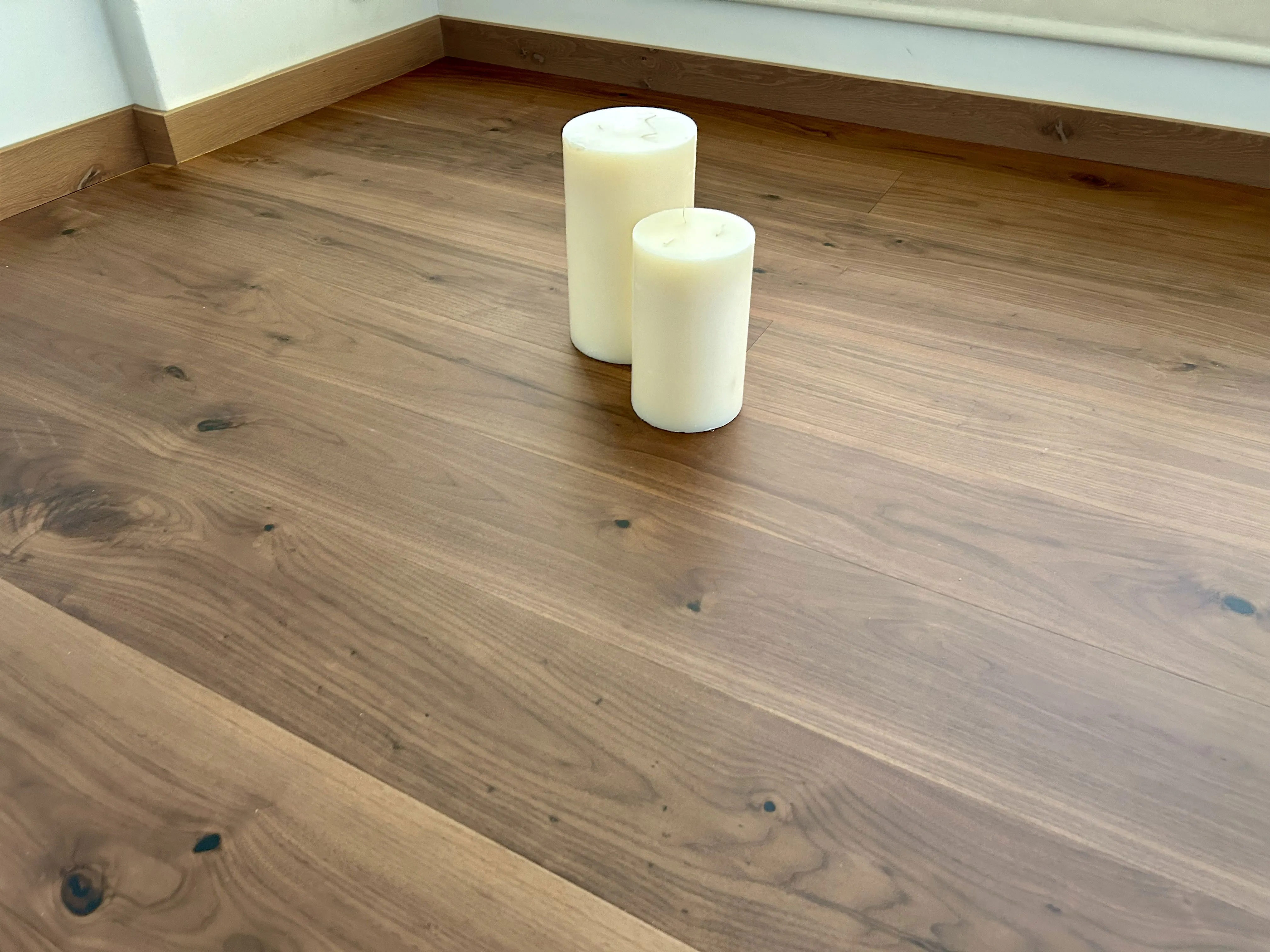 Essential Walnut — vista 16