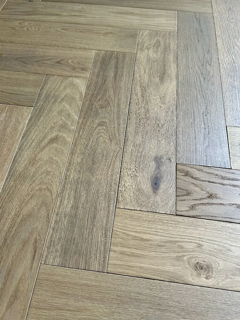 Toasted Oak Herringbone — vista 3
