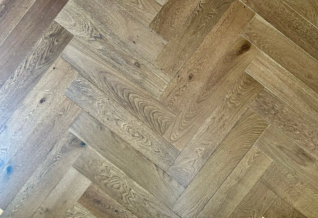 Brown Oak Herringbone — vista 2
