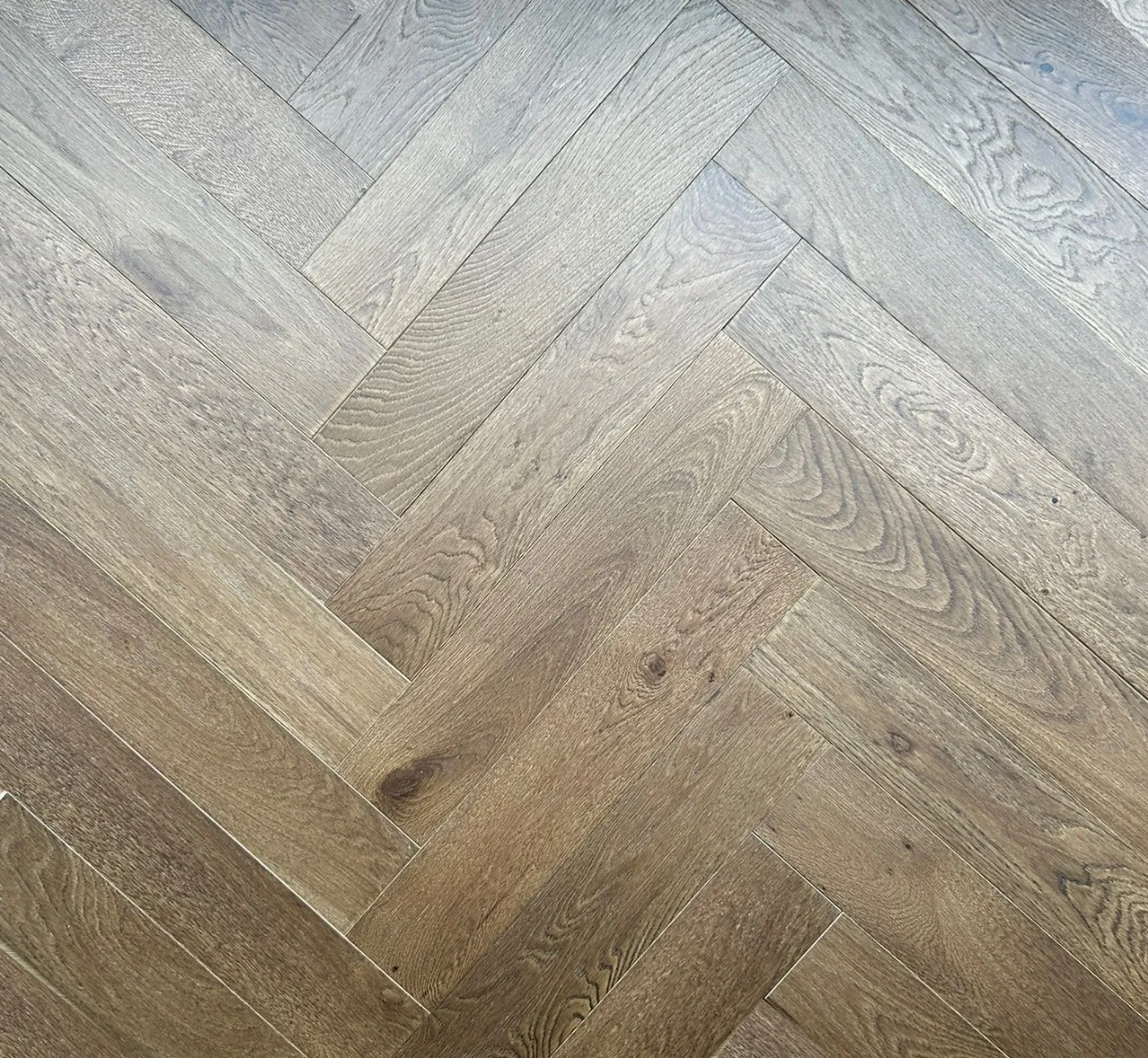 Brown Oak Herringbone — vista 4